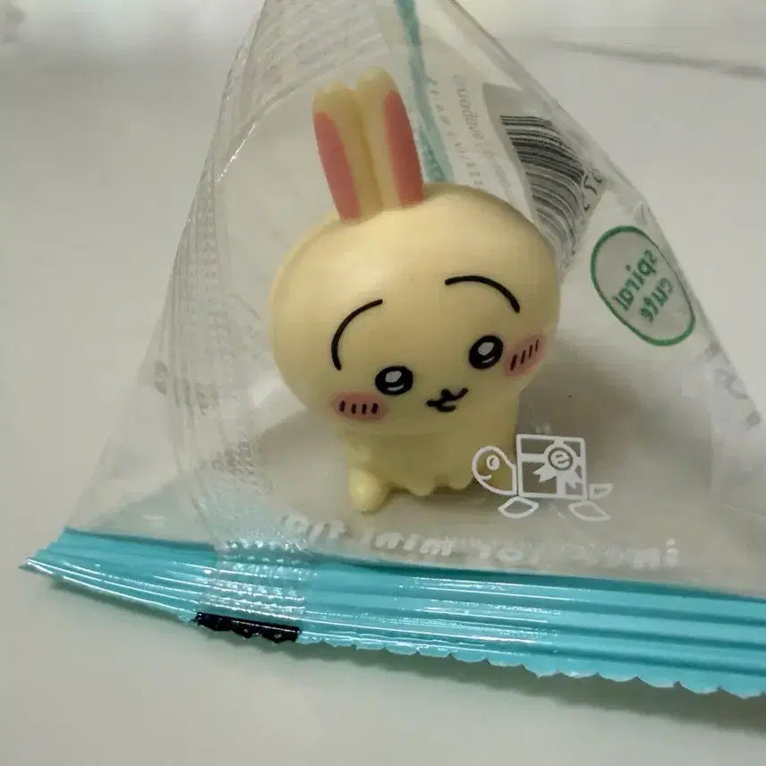 [BUNJANG] Chiikawa Usagi Interior Mini Figure / 치이카와 인테리어 미니 피규어 -우사기