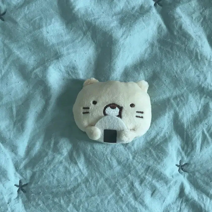 [BUNJANG] Sumikko Gurashi Cat Onigiri Plush Badge / 스미코구라시 네코 인형 뱃지 오니기리