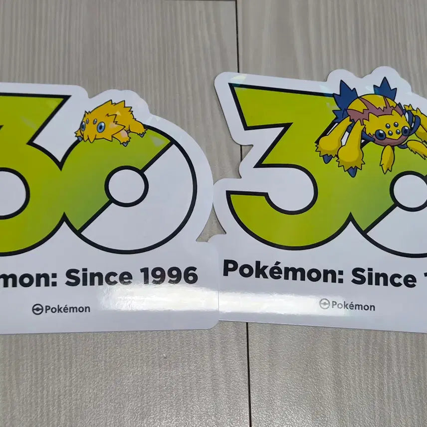 [SOLD OUT] 포켓몬 30주년 로고 스티커 파쪼옥, 전툴라 판매합니다.