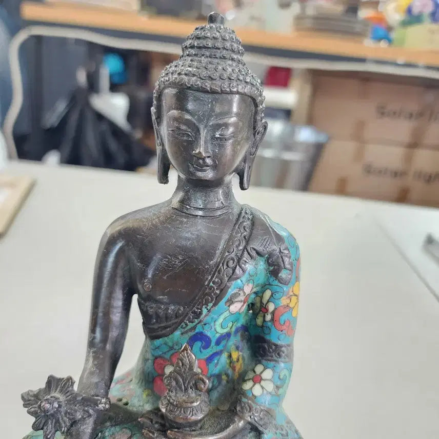 [BUNJANG] Bronze Buddha Statue with Cloisonné Enamel Finish, 20.5cm Height / 동제품 불상. 동에 칠보형태로 표현한 것으로 높이20.5cm
