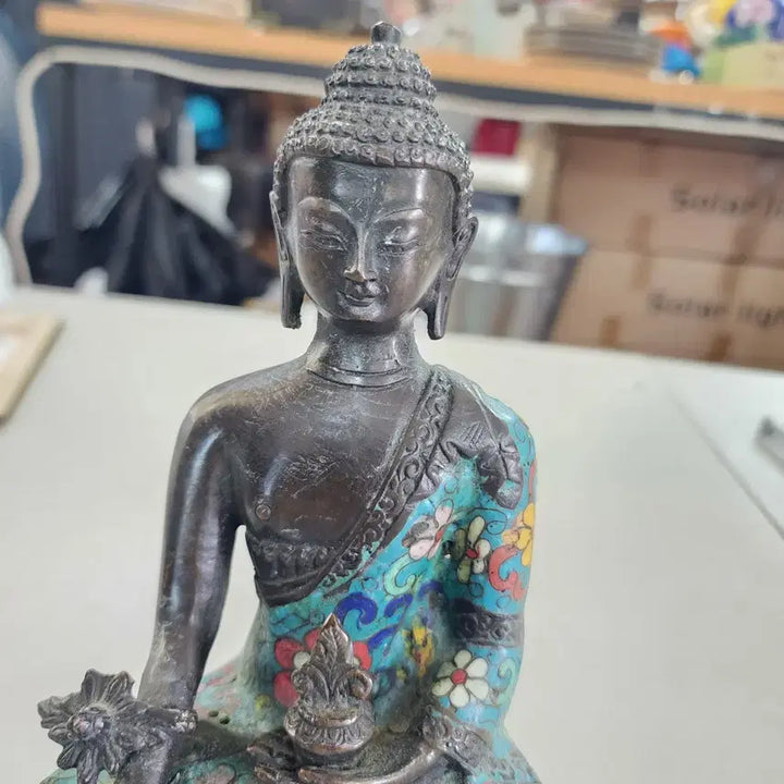[BUNJANG] Bronze Buddha Statue with Cloisonné Enamel Finish, 20.5cm Height / 동제품 불상. 동에 칠보형태로 표현한 것으로 높이20.5cm