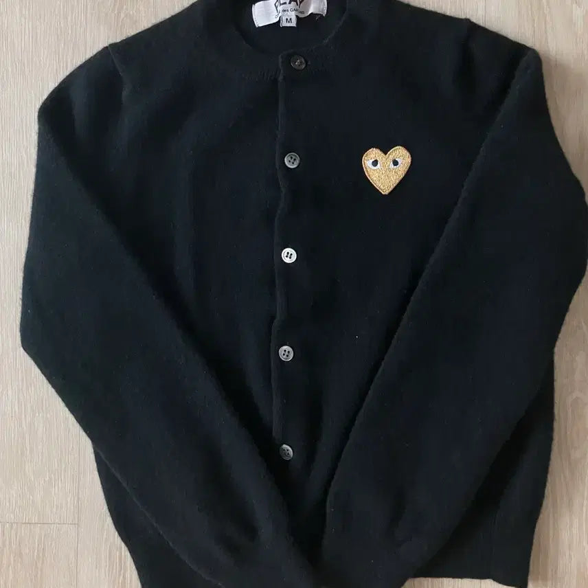 [SOLD OUT] 정품) M 꼼데가르송 골드 와펜 가디건 블랙 AZ-N049