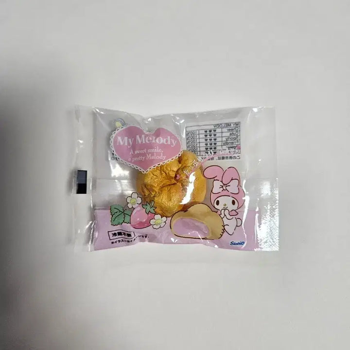 [BUNJANG] Sanrio My Melody Strawberry Cream Bread Figure / 산리오 마이멜로디 딸기 슈크림빵 피규어