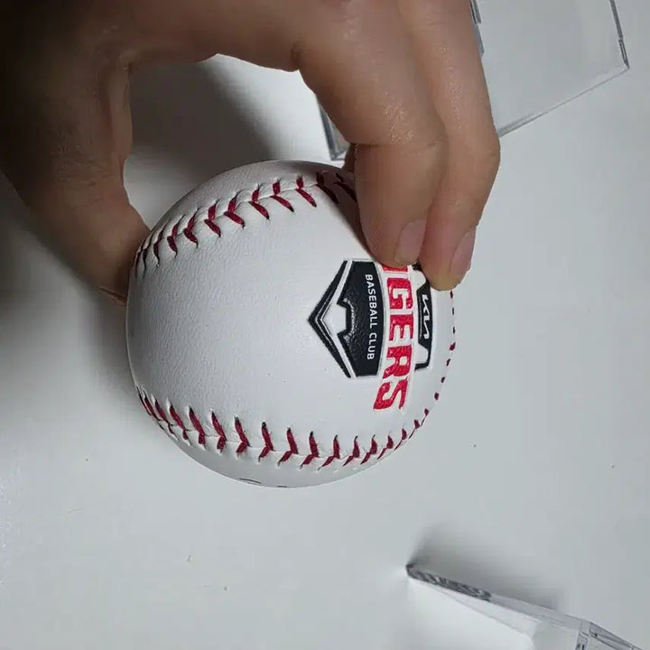 [BUNJANG] Cheonssoyoon Autographed Baseball / 전 기아 현 삼성 치어리더 천소윤 사인볼 판매합니다