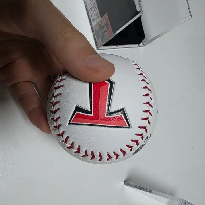 [BUNJANG] Cheonssoyoon Autographed Baseball / 전 기아 현 삼성 치어리더 천소윤 사인볼 판매합니다