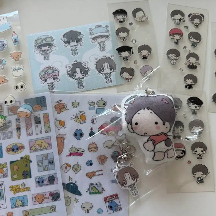 [BUNJANG] BOYNEXTDOOR Boo Jjone Cushion Keychain Sticker Set / 보넥도 비공굿 박사 김부쫀 듀 doo 스티커 키링 쿠션키링 양도