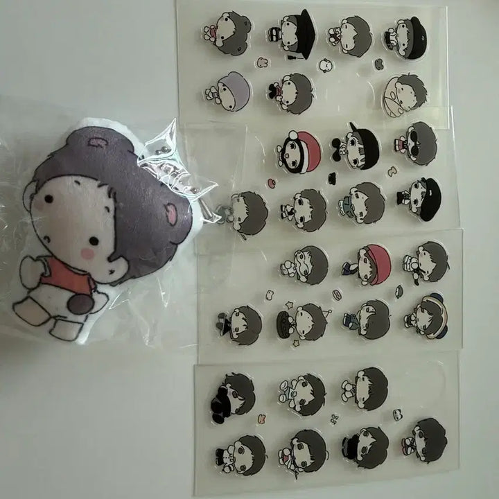 [BUNJANG] BOYNEXTDOOR DUDU Sticker &amp; Cushion Keyring Bundle Set / 보넥도 비공굿 박사 김부쫀 듀 doo 스티커 키링 쿠션키링 양도