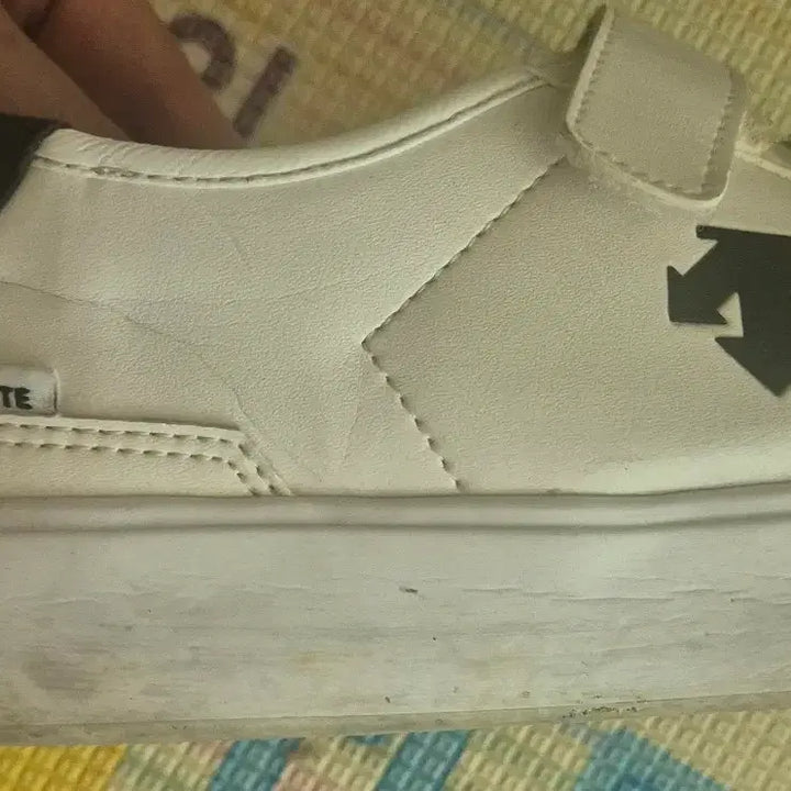 [SOLD OUT] 데상트 화이트 운동화