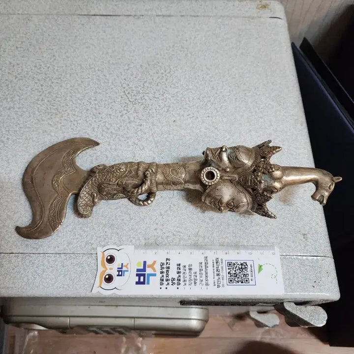 [BUNJANG] Antique Gold Bar Charm with Vajra, Dragon Head, and Buddha Embellishments / 소품 금강저 3면인물상 용두 부처님 퇴마 관세음 호신불 행운 부적 금괴