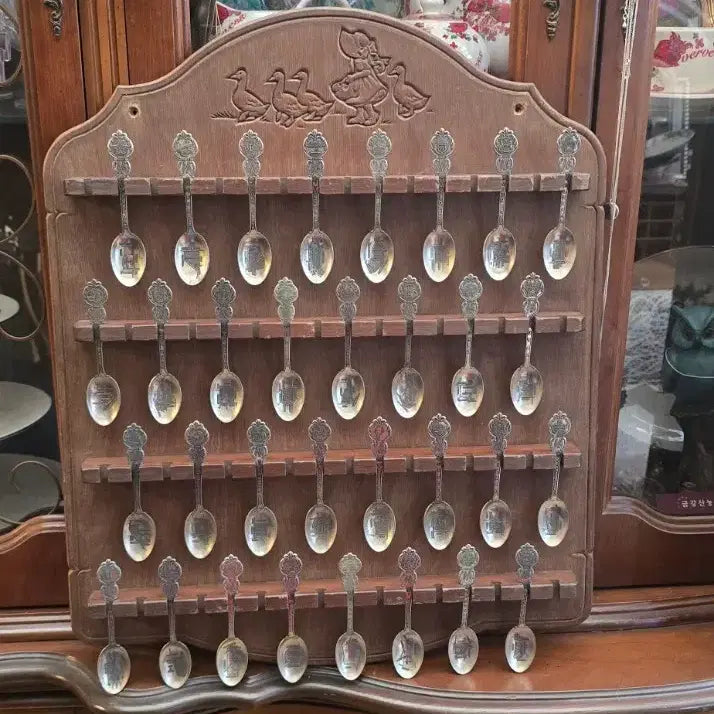 [BUNJANG] US Vintage Spoon Rack with 32 Commemorative Spoons / 미국 빈티지 스푼랙, 스푼 컬렉션