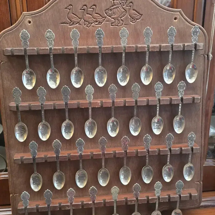 [BUNJANG] US Vintage Spoon Rack with 32 Commemorative Spoons / 미국 빈티지 스푼랙, 스푼 컬렉션