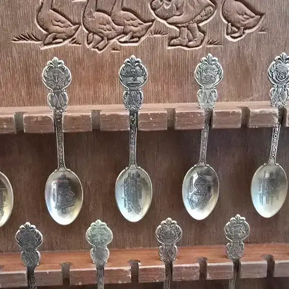 [BUNJANG] US Vintage Spoon Rack with 32 Commemorative Spoons / 미국 빈티지 스푼랙, 스푼 컬렉션