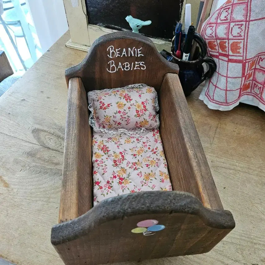 [BUNJANG] Vintage Wooden Baby Doll Bed with Floral Bedding / <무료배송>길이26x폭17x높이19 빈티지 원목 베이비돌 침대