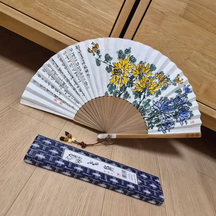 [BUNJANG] Premium Folding Fan (Chrysanthemum Painting) with Case / 고급 전통 접이식 부채 (국화 그림)