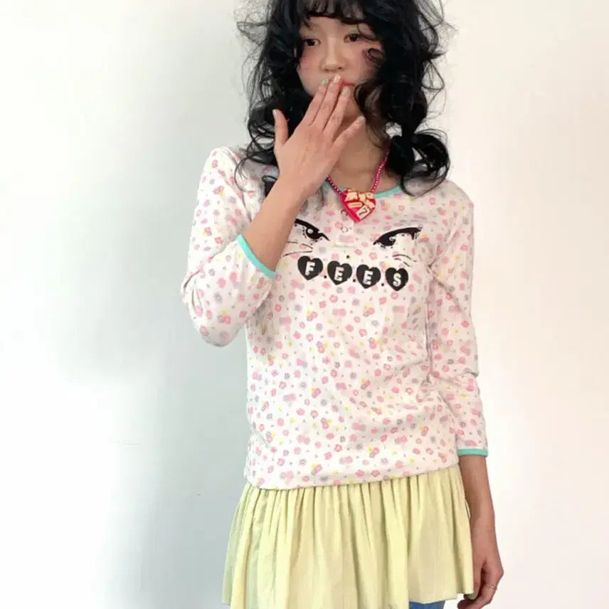 [SOLD OUT] 샵페어리 키티 버튼 플라워 탑 kitty button flower top