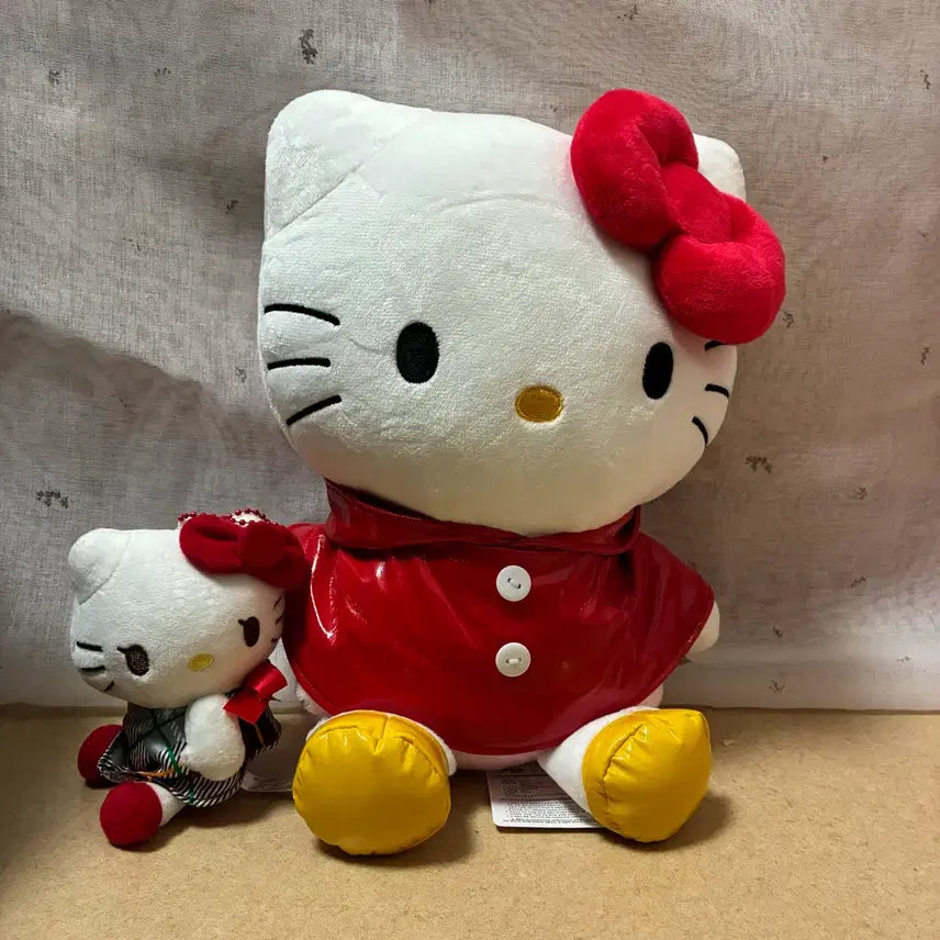 [BUNJANG] Hello Kitty Raincoat Plush Doll / 헬로키티 우비 인형