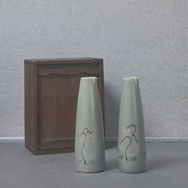 [BUNJANG] Japanese Colonial Era Samhwa Goryeo Celadon "Poruryusugeummun" Tokkuri / 일제강점기 삼화고려소 청자 덕리