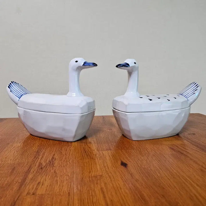 [BUNJANG] Kim Yik-yung Celadon Porcelain Duck Jar Pair / 토전 김익영선생. 백자청화 오리합 한쌍.