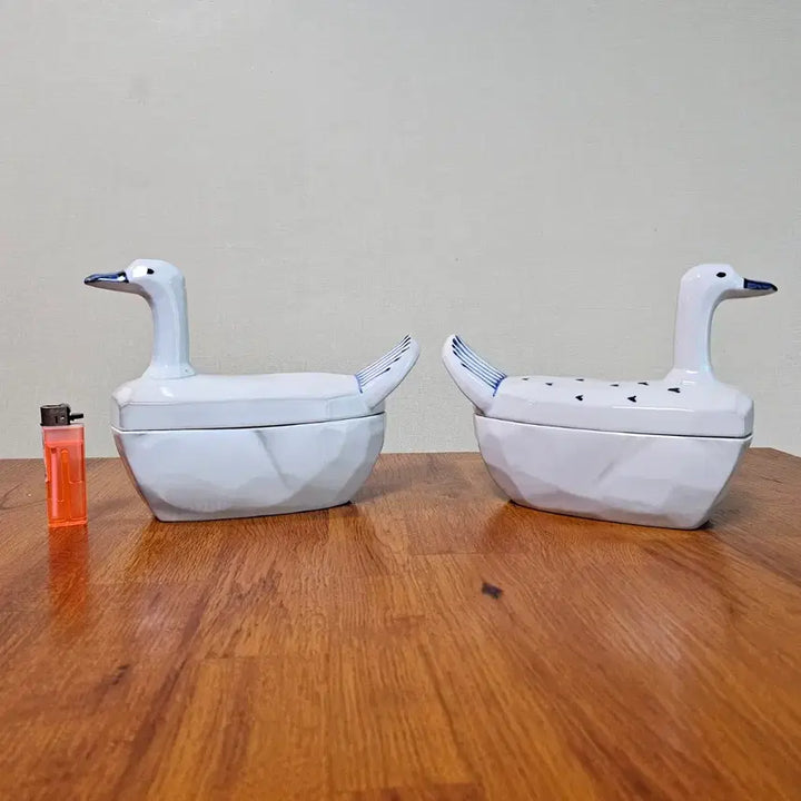 [BUNJANG] Kim Yik-yung Celadon Porcelain Duck Jar Pair / 토전 김익영선생. 백자청화 오리합 한쌍.