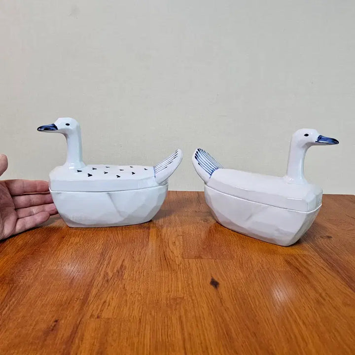 [BUNJANG] Kim Yik-yung Celadon Porcelain Duck Jar Pair / 토전 김익영선생. 백자청화 오리합 한쌍.