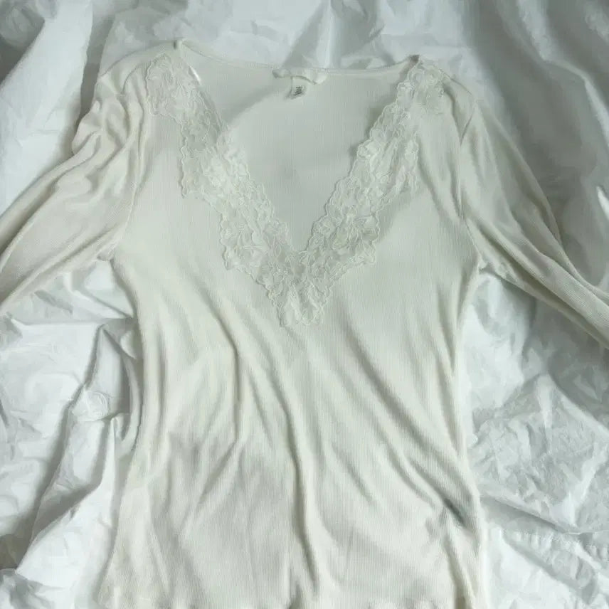 [SOLD OUT] H&amp;M 레이스 텐셀 레이어드 티 두 번 착용
