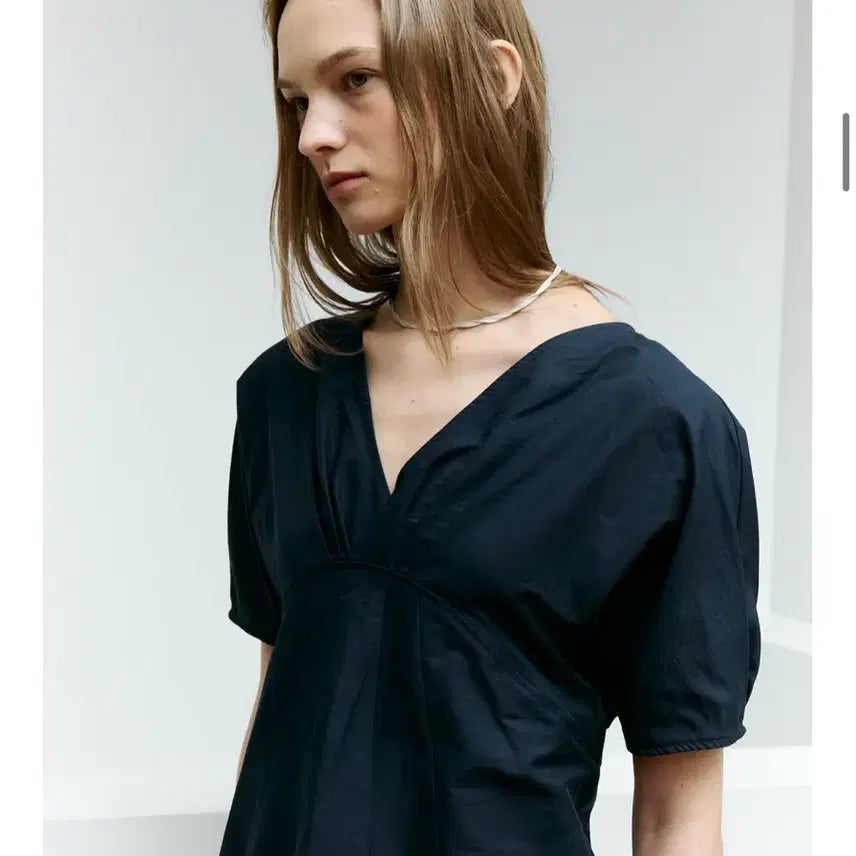 [BUNJANG] Thellic V-Neck Blouse / 가격인하)더릴 브이넥 블라우스 판매합니다