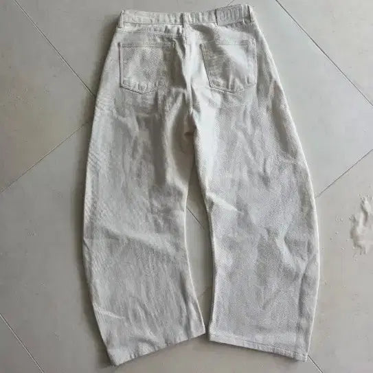 [BUNJANG] OOTD ORGN White Wide Curved Denim Pants Large / OOTD ORGN 화이트 와이드 커브드 데님 팬츠 라지사이즈