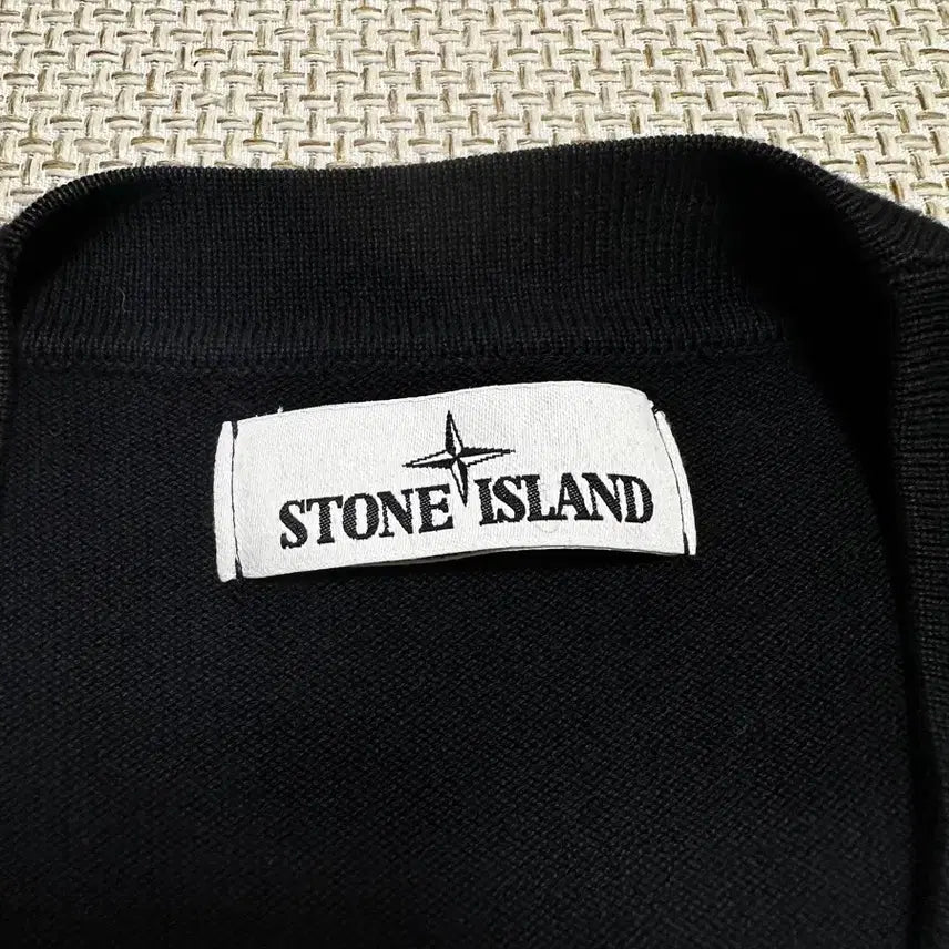 [SOLD OUT] [L/당일배송] 신형 스톤아일랜드 블랙 와펜 가디건