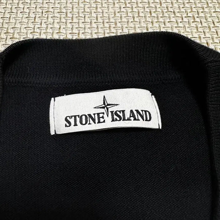 [SOLD OUT] [L/당일배송] 신형 스톤아일랜드 블랙 와펜 가디건