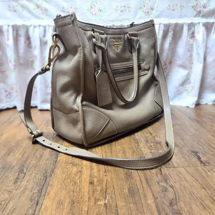 [SOLD OUT] 정품 프라다 가죽 토트/크로스백 베이지