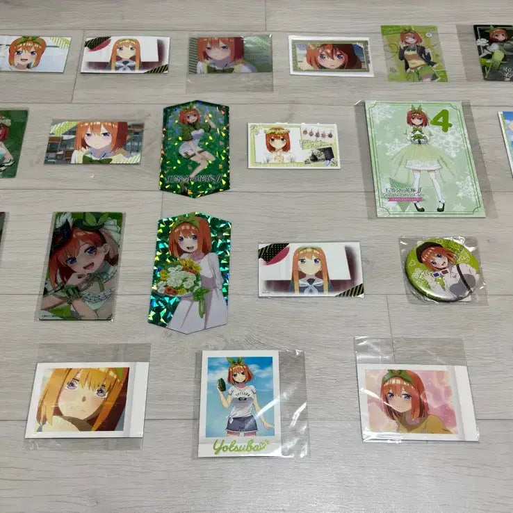[BUNJANG] The Quintessential Quintuplets Nakano Yotsuba Paper Goods &amp; Can Badge Bundle Set / 5등분의 신부 나카노 요츠바 지류, 캔뱃지 굿즈 일괄