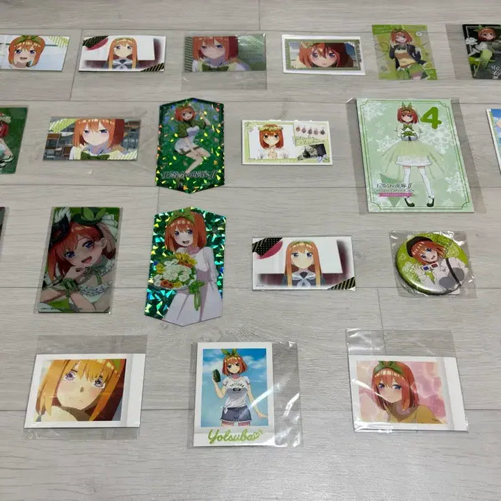 [BUNJANG] The Quintessential Quintuplets Nakano Yotsuba Paper Goods &amp; Can Badge Bundle Set / 5등분의 신부 나카노 요츠바 지류, 캔뱃지 굿즈 일괄