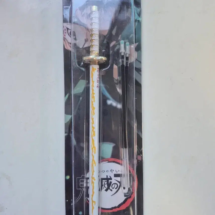 [BUNJANG] Demon Slayer Agatsuma Zenitsu Nichirin Sword Ballpoint Pen / 귀멸의 칼날 젠이츠 일륜도 볼펜 검 일본도 귀칼 아가츠마 젠이츠