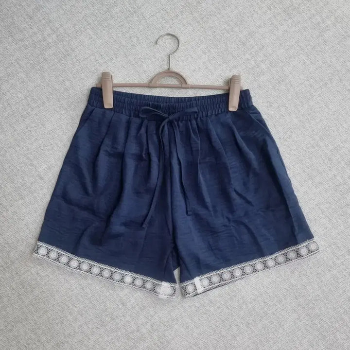 [BUNJANG] Navy Lace Banding Shorts Free Size / 새상품 네이비 밴딩 레이스 반바지 Free