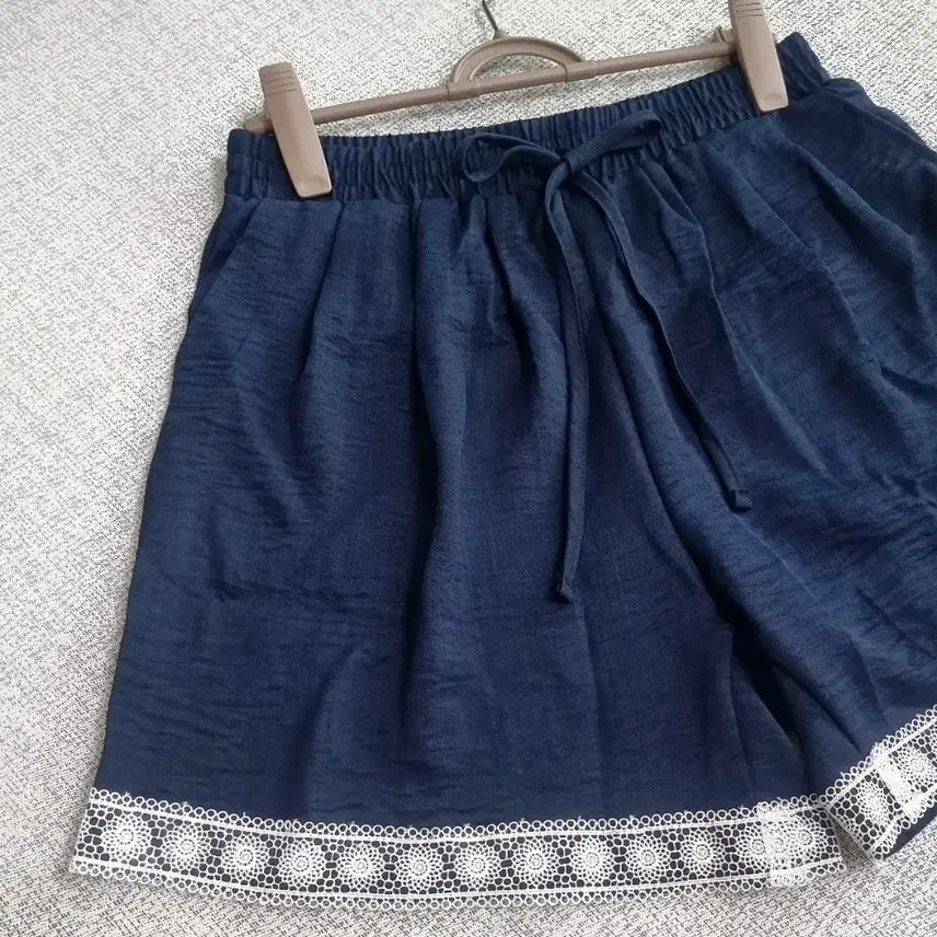 [BUNJANG] Navy Lace Banding Shorts Free Size / 새상품 네이비 밴딩 레이스 반바지 Free