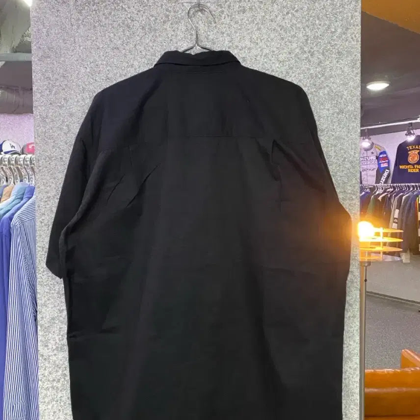 [SOLD OUT] 칼하트 투포켓 버튼다운 반팔셔츠 블랙 B5008