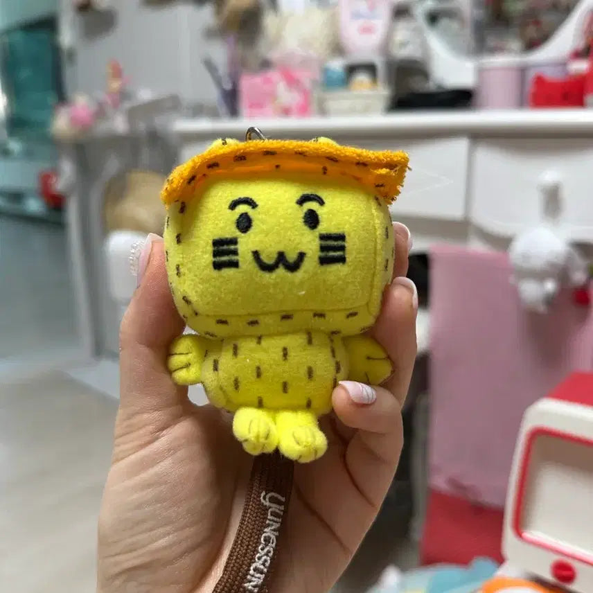 [BUNJANG] Yungssun Yellow Classic Doll Keychain / 융썬 키링 옐로우 일본 고전인형