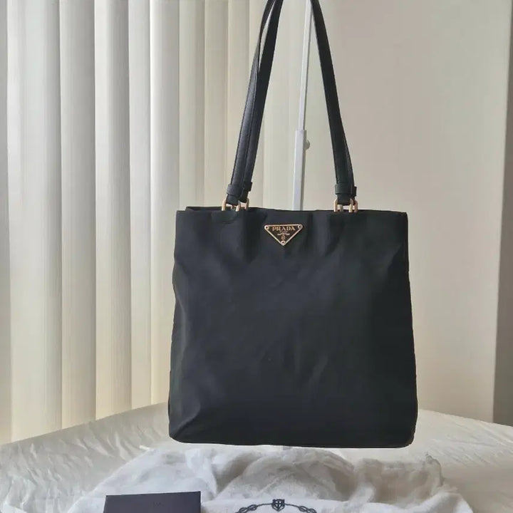 [BUNJANG] Prada Pocono Nylon Triangle Plate Leather Shoulder Bag / 프라다 포코노 나일론 삼각 플레이트 레더 숄더백
