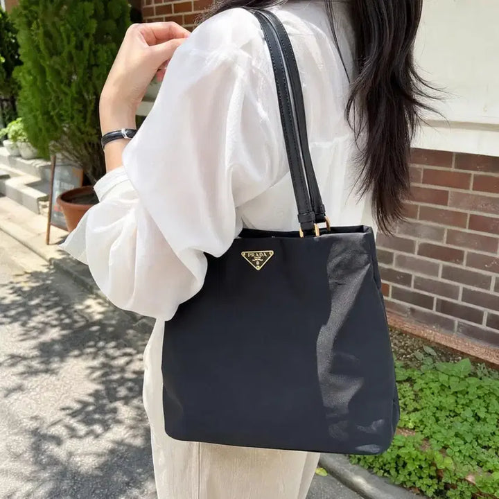 [BUNJANG] Prada Pocono Nylon Triangle Plate Leather Shoulder Bag / 프라다 포코노 나일론 삼각 플레이트 레더 숄더백