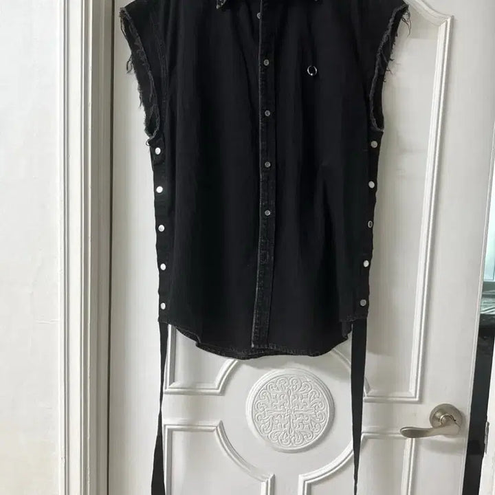 [BUNJANG] John Lawrence Sullivan 21S Cutting Sleeveless Denim Jacket with Piercing Detail / 존로렌스설리반 21s 컷팅 민소매 피어싱디테일 데님자켓