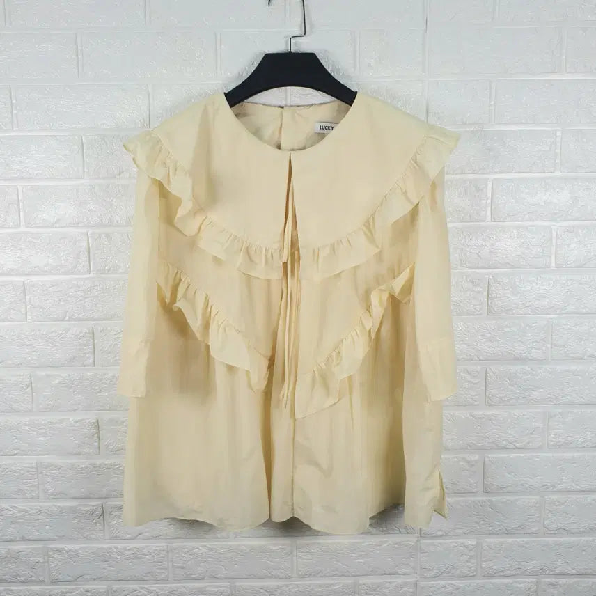 [SOLD OUT] [55-66]럭키슈에뜨 프론트 프릴 포인트 블라우스