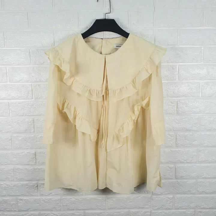 [SOLD OUT] [55-66]럭키슈에뜨 프론트 프릴 포인트 블라우스
