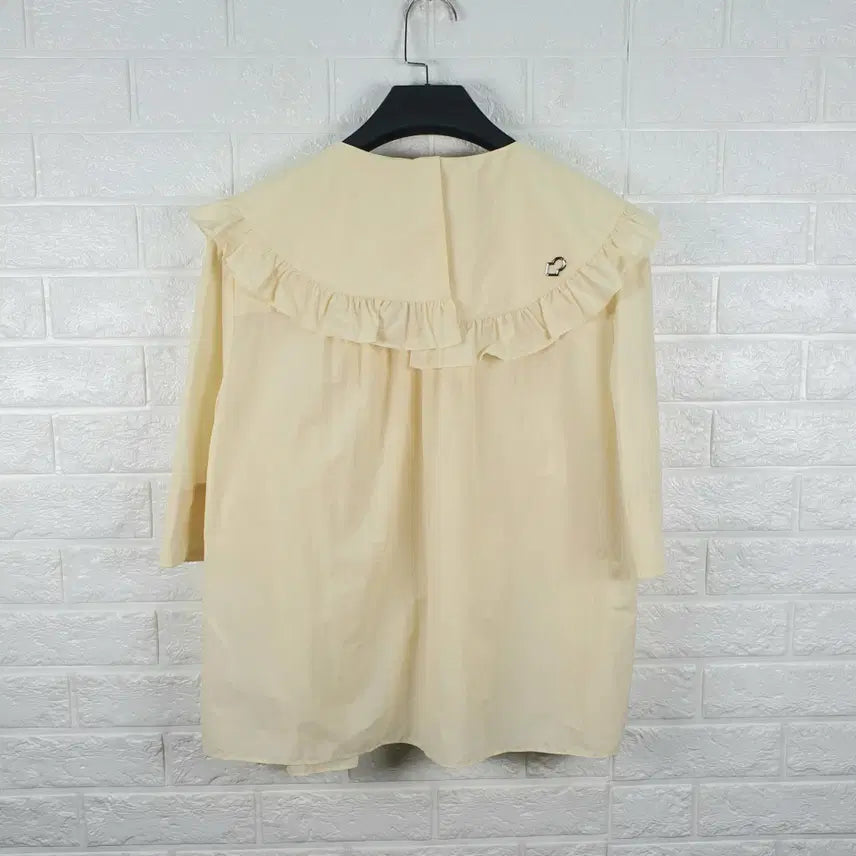 [SOLD OUT] [55-66]럭키슈에뜨 프론트 프릴 포인트 블라우스