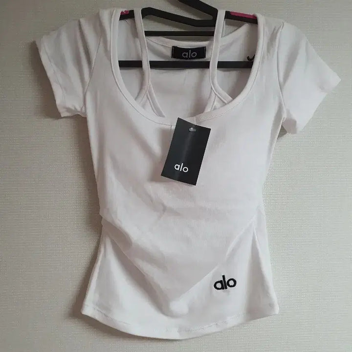 [BUNJANG] ALO White Half-Sleeve T-shirt with Built-in Bra / 새거 알로 화이트 반팔 티셔츠 알로캡내장 알로요가반팔 알로홀터티