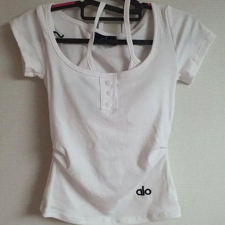 [BUNJANG] ALO White Half-Sleeve T-shirt with Built-in Bra / 새거 알로 화이트 반팔 티셔츠 알로캡내장 알로요가반팔 알로홀터티