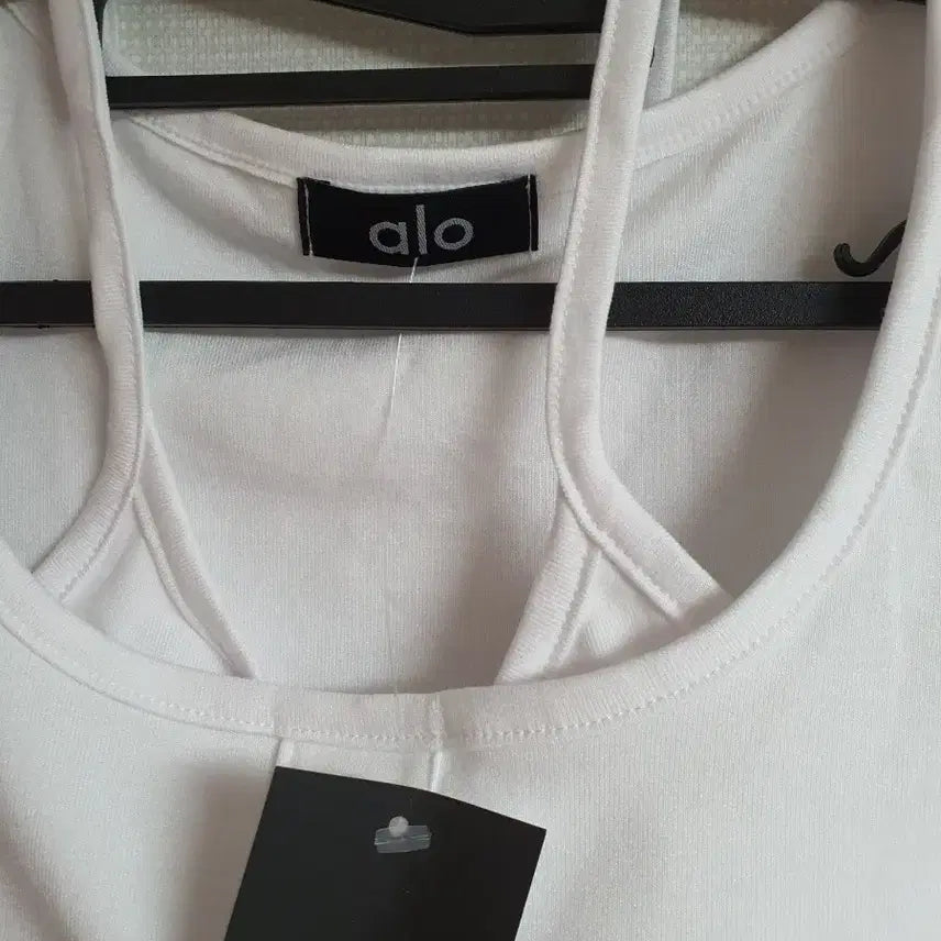 [BUNJANG] ALO White Half-Sleeve T-shirt with Built-in Bra / 새거 알로 화이트 반팔 티셔츠 알로캡내장 알로요가반팔 알로홀터티