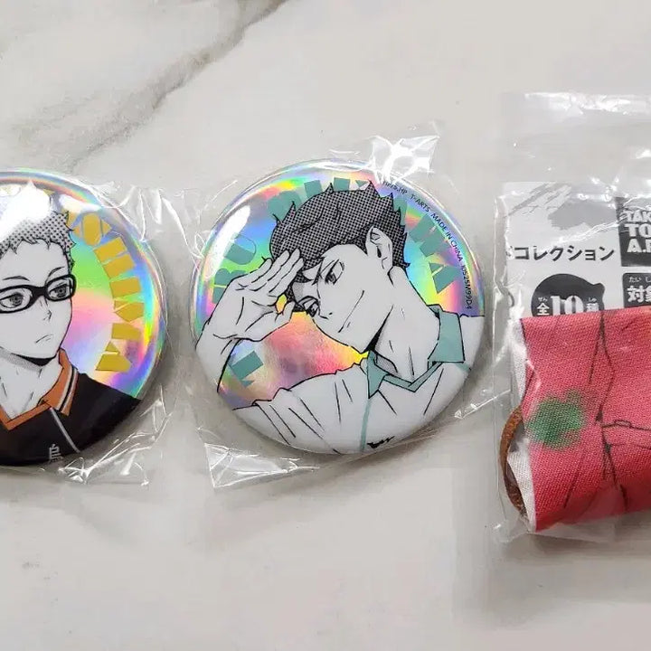 [BUNJANG] Haikyuu!! Original Art Badge Oikawa, Tsukishima &amp; Mini Tapestry Garland Kenma (Sealed) / 하이큐 가챠 미개봉 원화뱃지 오이카와 츠키야마/태피스트리 가랜드 켄마