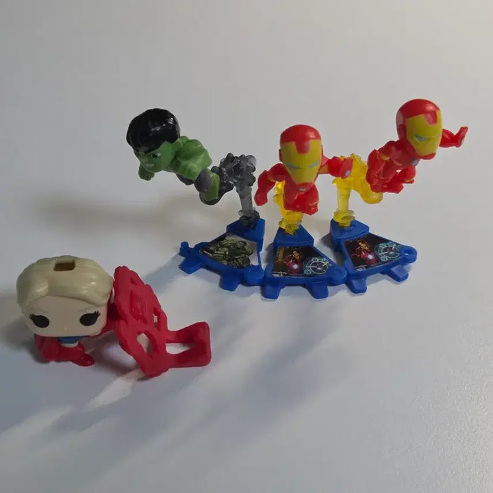 [BUNJANG] Kinder Joy Funko Pop Marvel Figurines (Hulk, Iron Man, Supergirl) / 킨더조이 펀코팝 마블 피규어 (헐크, 아이언맨, 슈퍼걸)