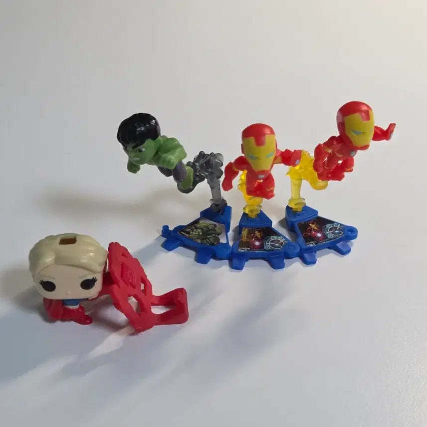 [BUNJANG] Kinder Joy Funko Pop Marvel Figurines (Hulk, Iron Man, Supergirl) / 킨더조이 펀코팝 마블 피규어 (헐크, 아이언맨, 슈퍼걸)