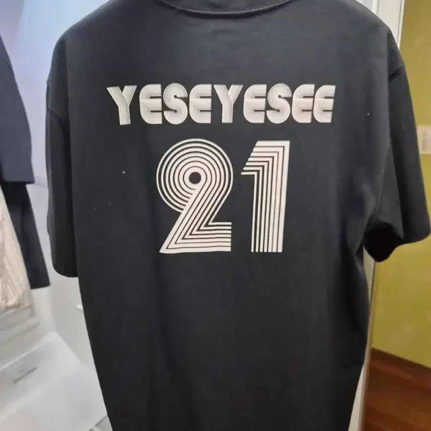 [BUNJANG] New Era x Yeseyesee Collaboration Short-Sleeve T-Shirt / 뉴에라x예스아이씨 반팔